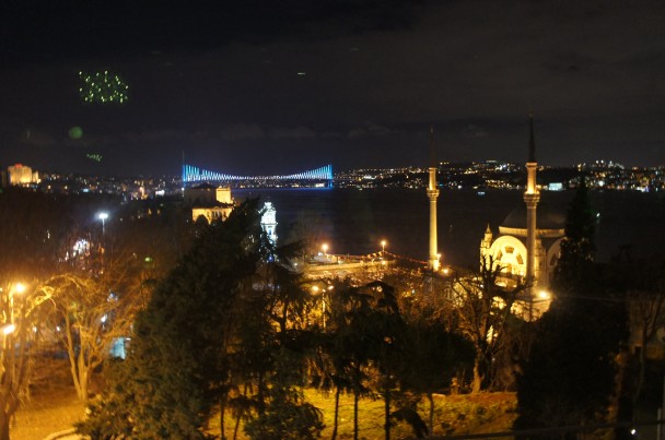 Istambul-a-noite-vista-do-Restaurante-Topaz