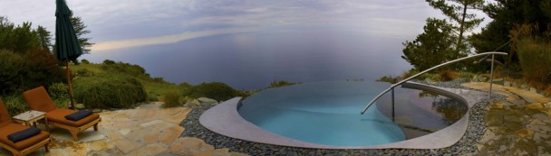 Piscina aquecida com borda infinita