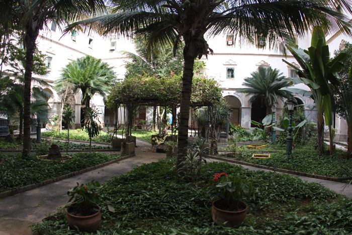 O jardim interno do Convento de Santo Antônio