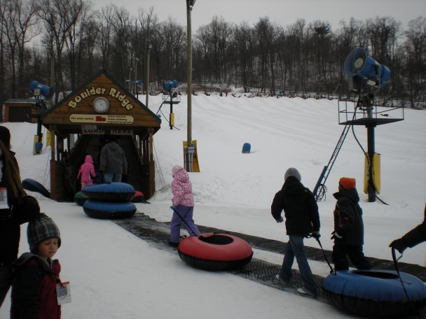 A esteira para quem vai subir para fazer snow tubing.