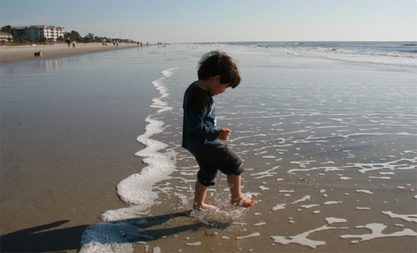 brincando na praia