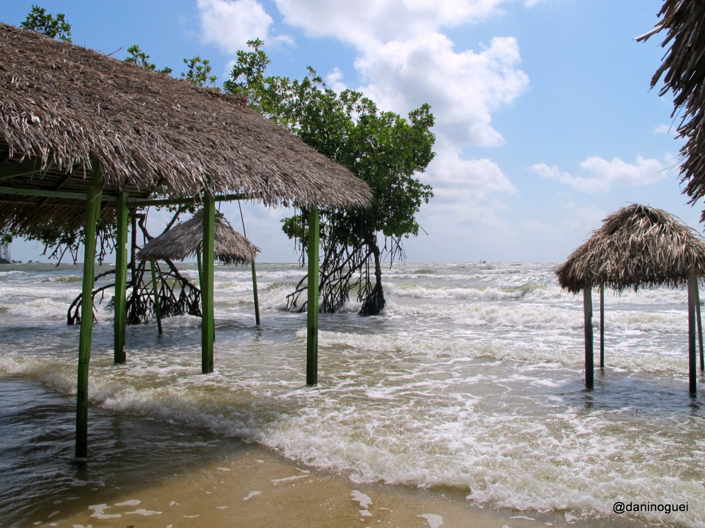 Praia de Barra Velha - a forca das aguas