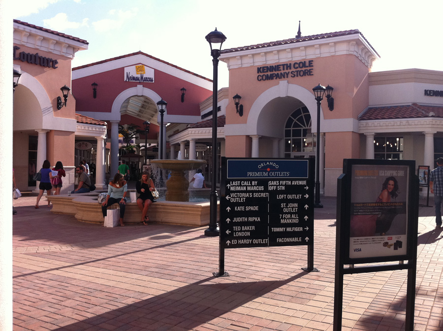 Black Friday 2012: Premium Outlets Midnight Madness