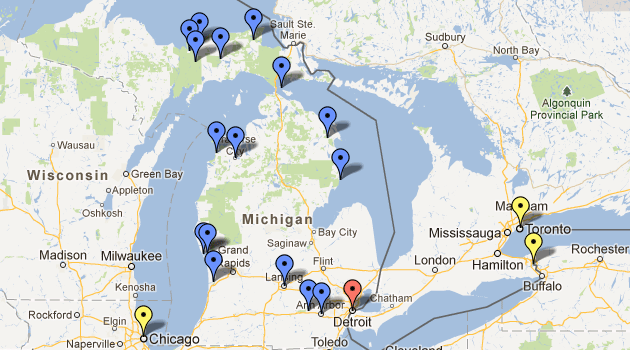 Mapa de Michigan com as principais cidades com atrações turísticas, e Detroit em vermelho. Chicago em amarelo a esquerda, Toronto e Niagara Falls a direita (no Canadá)