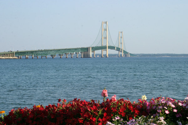 A ponte Mackinac liga a Lower Peninsula a Upper Peninsula