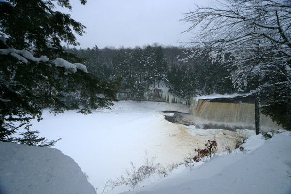 Taquahmenon Falls, a maior cachoeira do estado, na Upper Peninsula