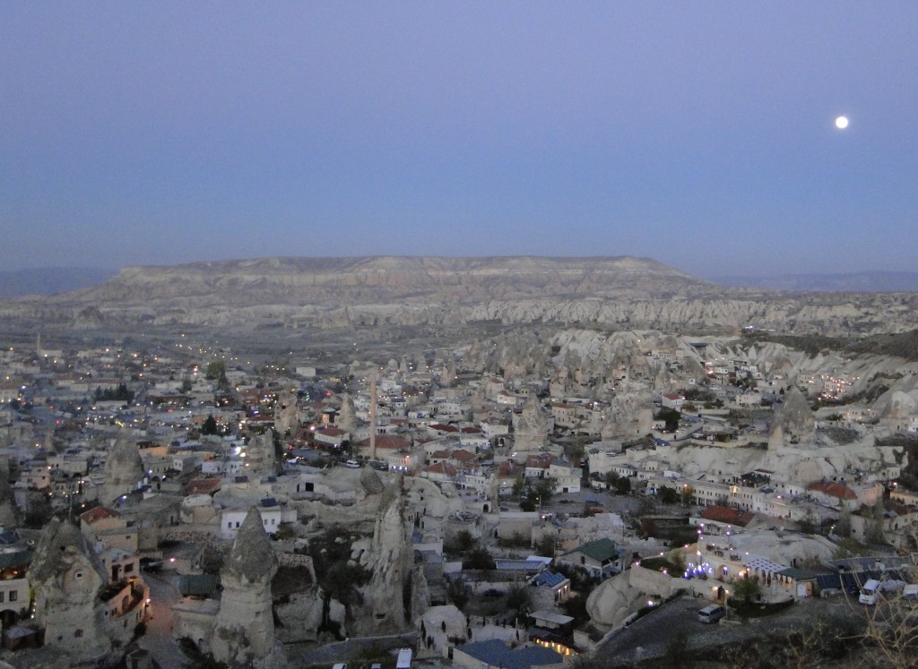 Goreme vista do alto ao anoitecer