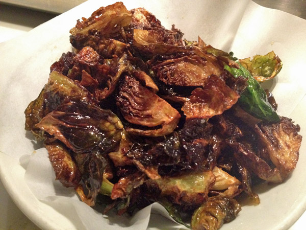 Brussel Sprouts do Uchiko em Austin, Texas