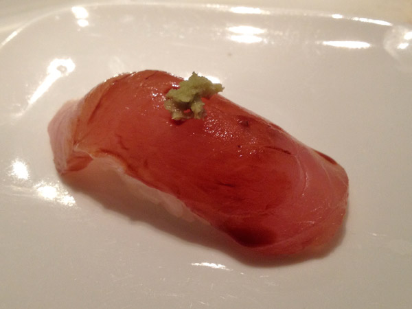 Kanburi nigiri do Uchiko em Austin, Texas