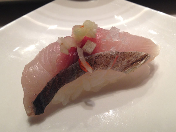 O Sawara nigiri, do Uchiko em Austin, Texas