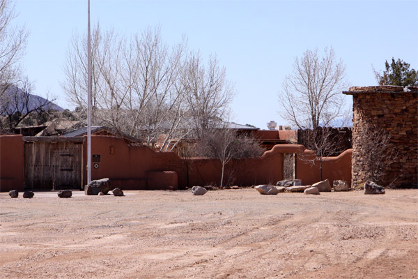 Entrada do Rancho de Las Golondrinas, nos arredores de Santa Fé, Novo México