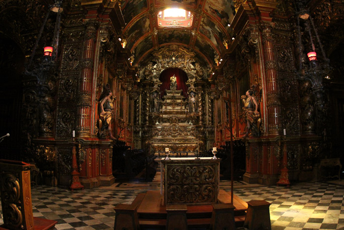 A Igreja Nossa Senhora de Montserrat no Mosteiro de São Bento