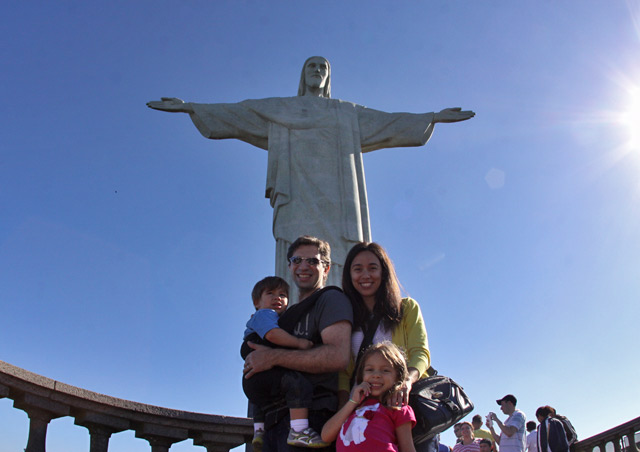 Foto de família com o Cristo Redentor