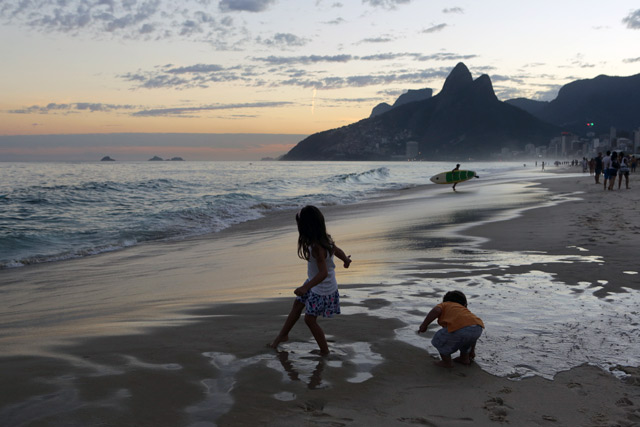 Julia e Eric na Praia de Ipanema