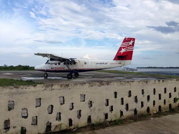 Nosso avião indo embora depois de nos deixar no aeroporto de Playón Chico