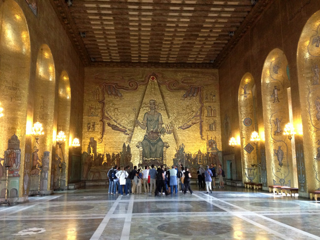 O hall de mosaicos de ouro do Stadhuis, Estocolmo