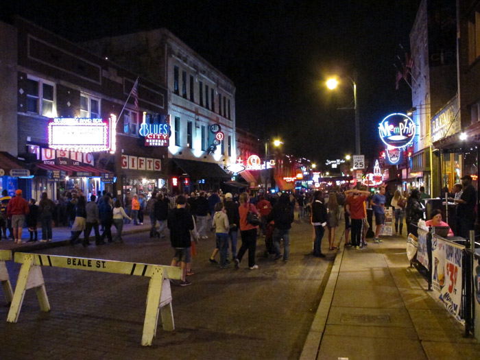 Beale Street em um sábado a noite