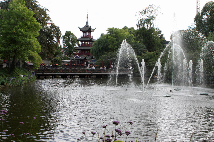 O Jardim Japonês e a Pagoda vistos do Tivoli Lake