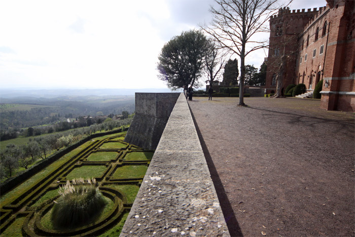 Vista do alto da muralha do Castelo di Brolio