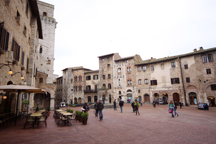 A Piazza della Cisterna em San Gimignano