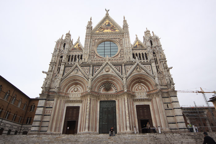 A fachada do Duomo de Siena