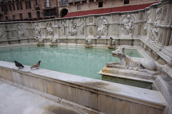 Fonte Gaia na Piazza del Campo