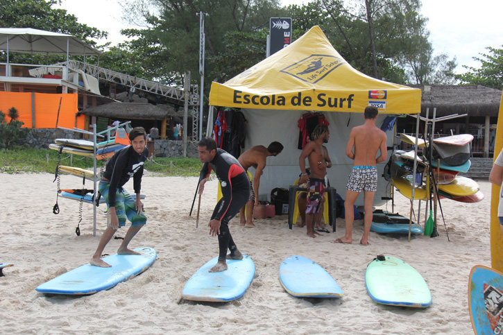 Nick na aula de surf