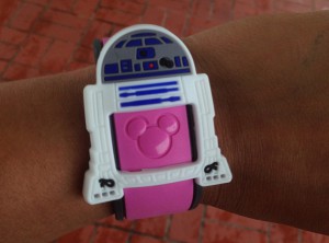 Magic Band com acessório do R2D2