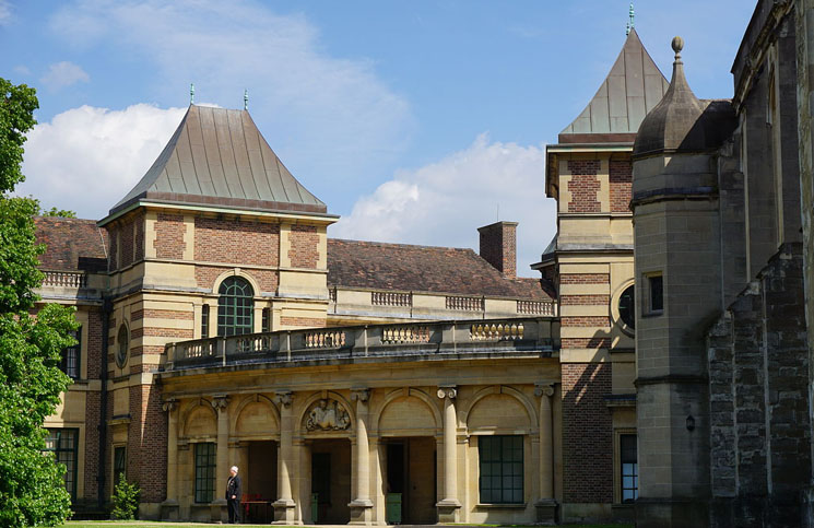 Main_Entrance,_Eltham_Palace