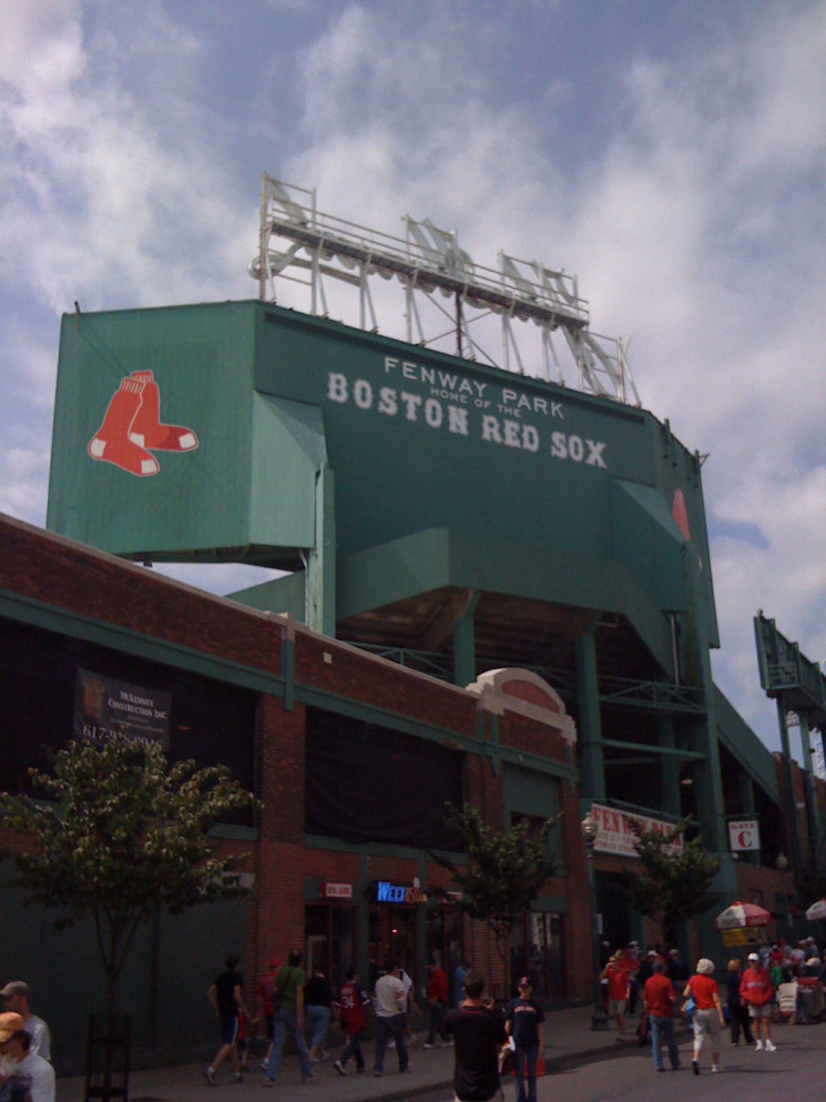 Fenway_scoreboard_from_Lansdowne