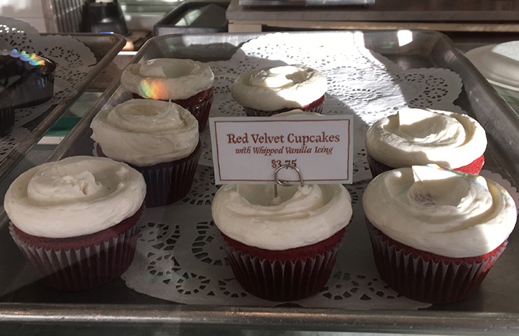 redvelvetcupcakemagnoliabakery