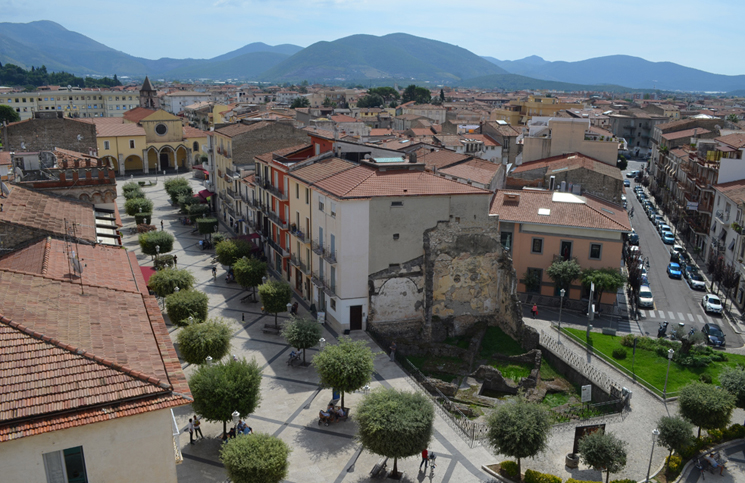 fondi-vista-do-alto-do-castelo-da-cidade