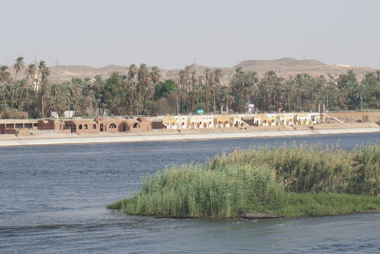 as margens do Rio Nilo
