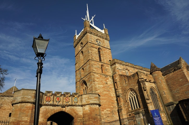 Linlithgow, St Michael's Church and archway